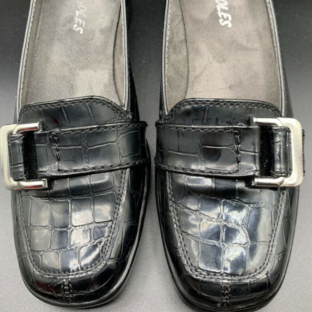 Aerosoles Womens Black Patent Leather Buckle Wedge Heel Shoe Size 6